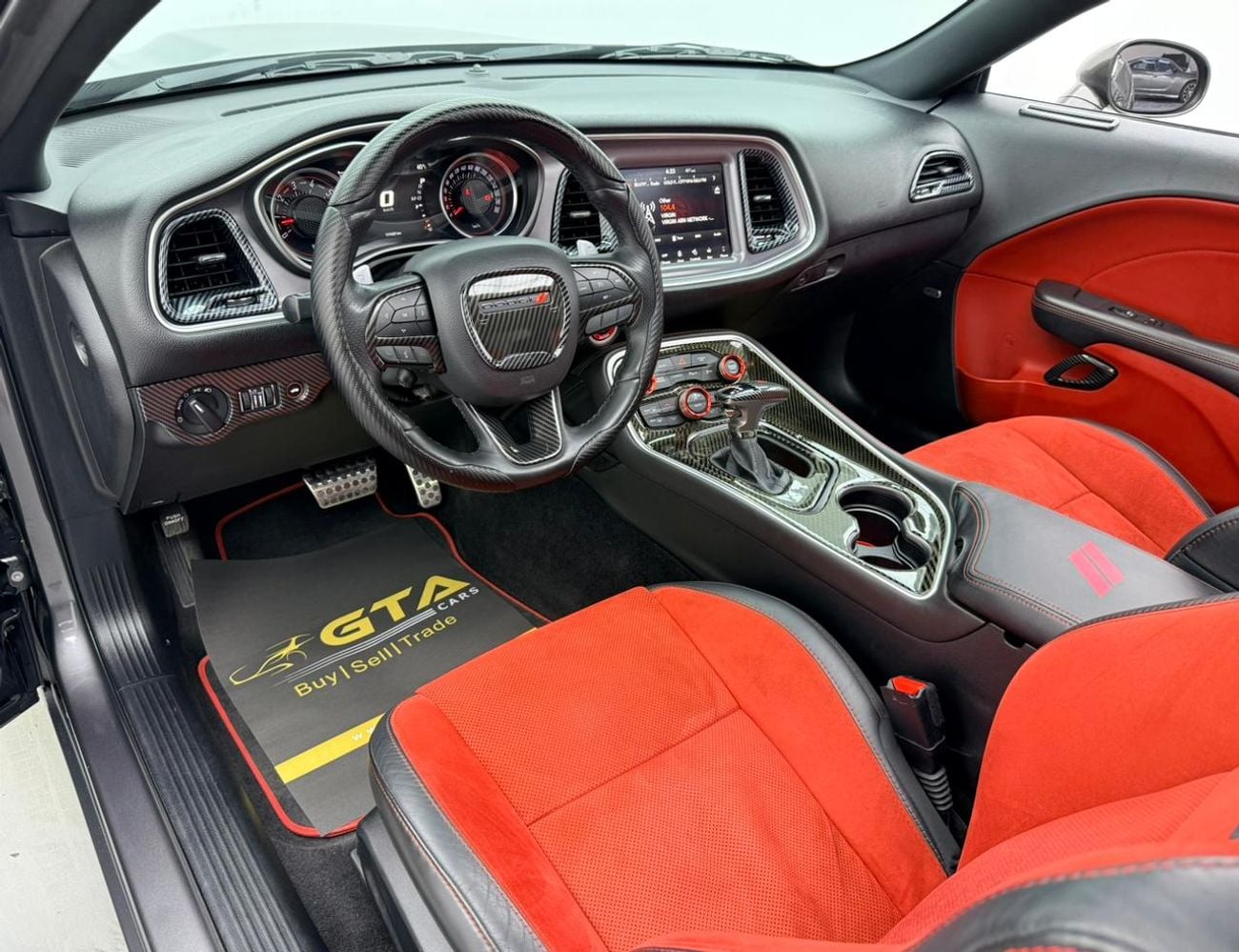 Dodge Challenger 2019 Dodge Challenger 392 SRT 8, Warranty, Carbon Fiber Package, Excellent Condition, GCC