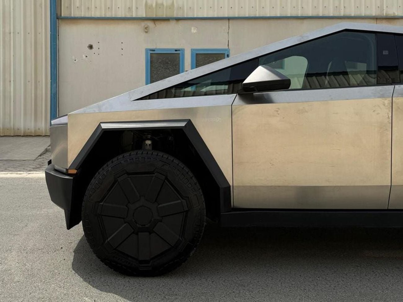 تسلا سايبرتراك FOUNDATION SERIES AWD AWD Foundation Edition, in RIGHT HAND DRIVE (EXPORT ONLY)