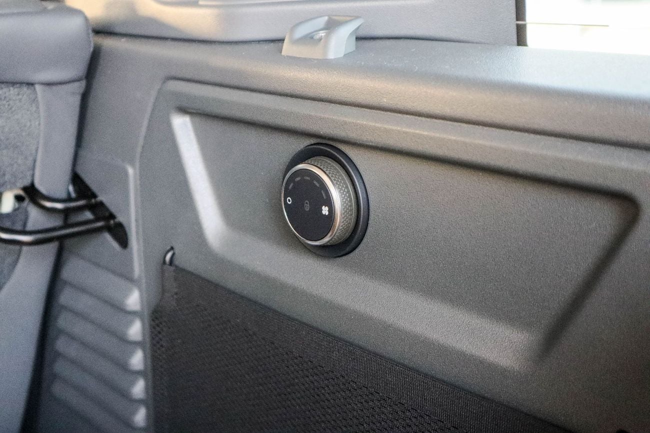 Land Rover Defender Land Rover Defender OCTA – 2026 Model V8 4.4-Liter Twin Turbo