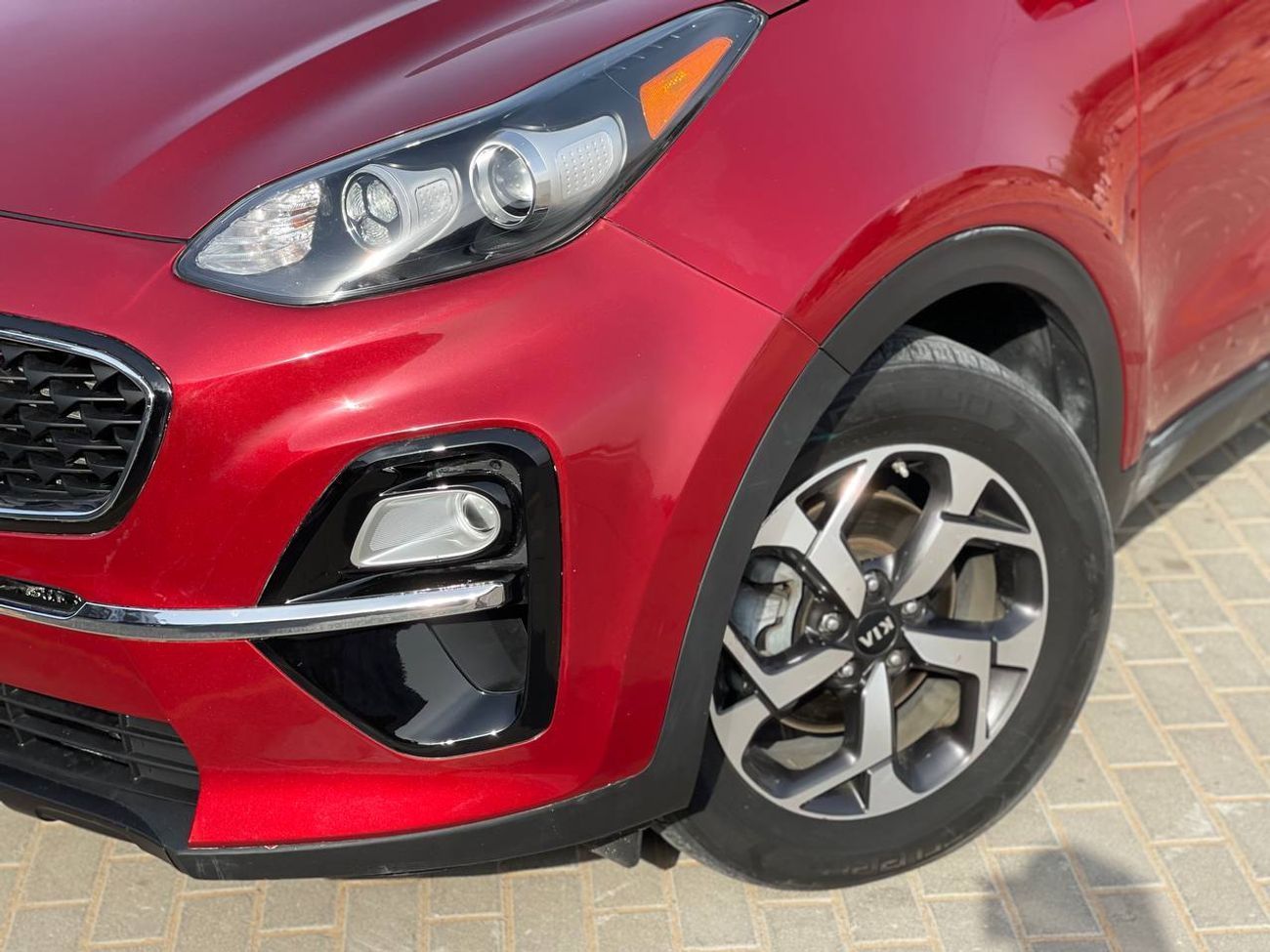 كيا سبورتيج LX / 2.4 V4 / رادار / مساعدة مسار / نقطة عمياء / شاشة كبيرة / جنوط / مكيف خلفي