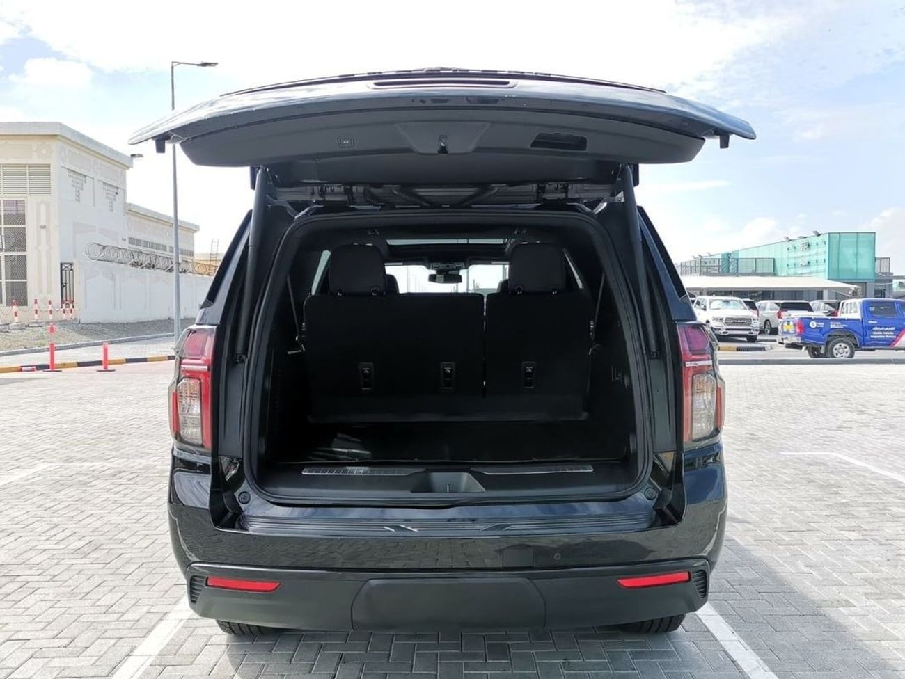 Chevrolet Suburban Chevrolet Z71 Suburban - 2023 - Black