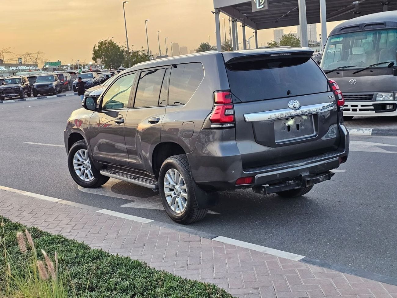Toyota Prado VX 2.8L LHD V4 Diesel engine Grey Color Automatic transmission 4WD 7 Seater 5 Doors