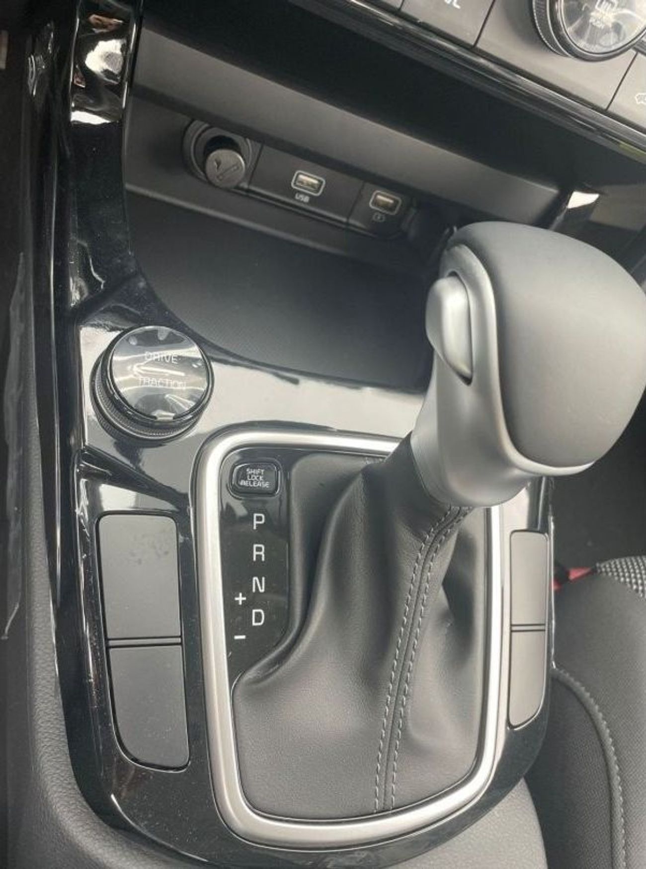 Kia Seltos 1.6 engine   with sun  roof push start 2024