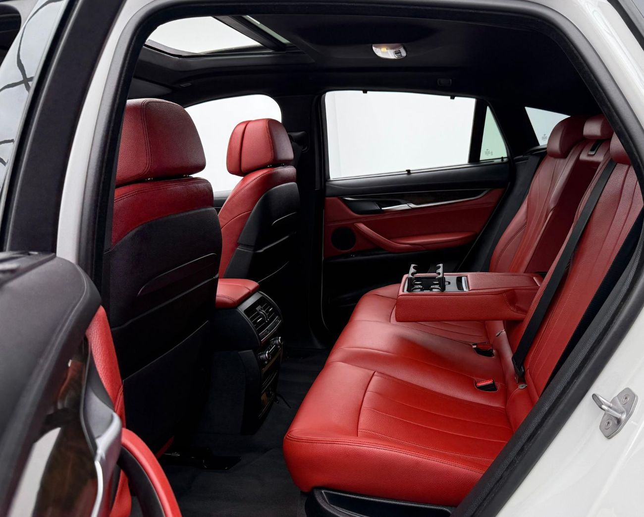 BMW X6 M50i 4.4L 2016 BMW X6 M50i, Full BMW Service History, Fully Loaded, Excellent Condition, GCC