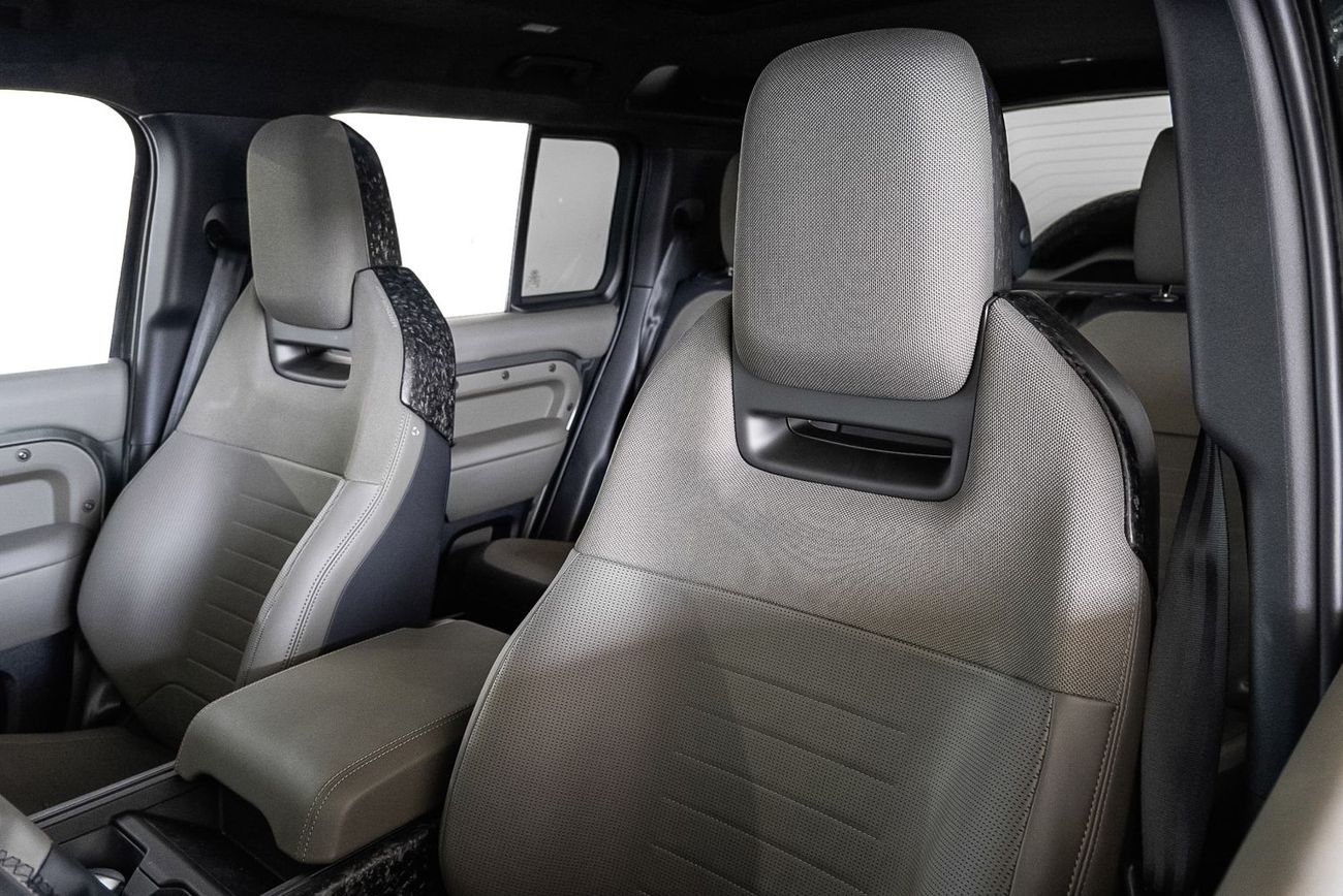 لاند روفر ديفندر 110 P635 OCTA V8