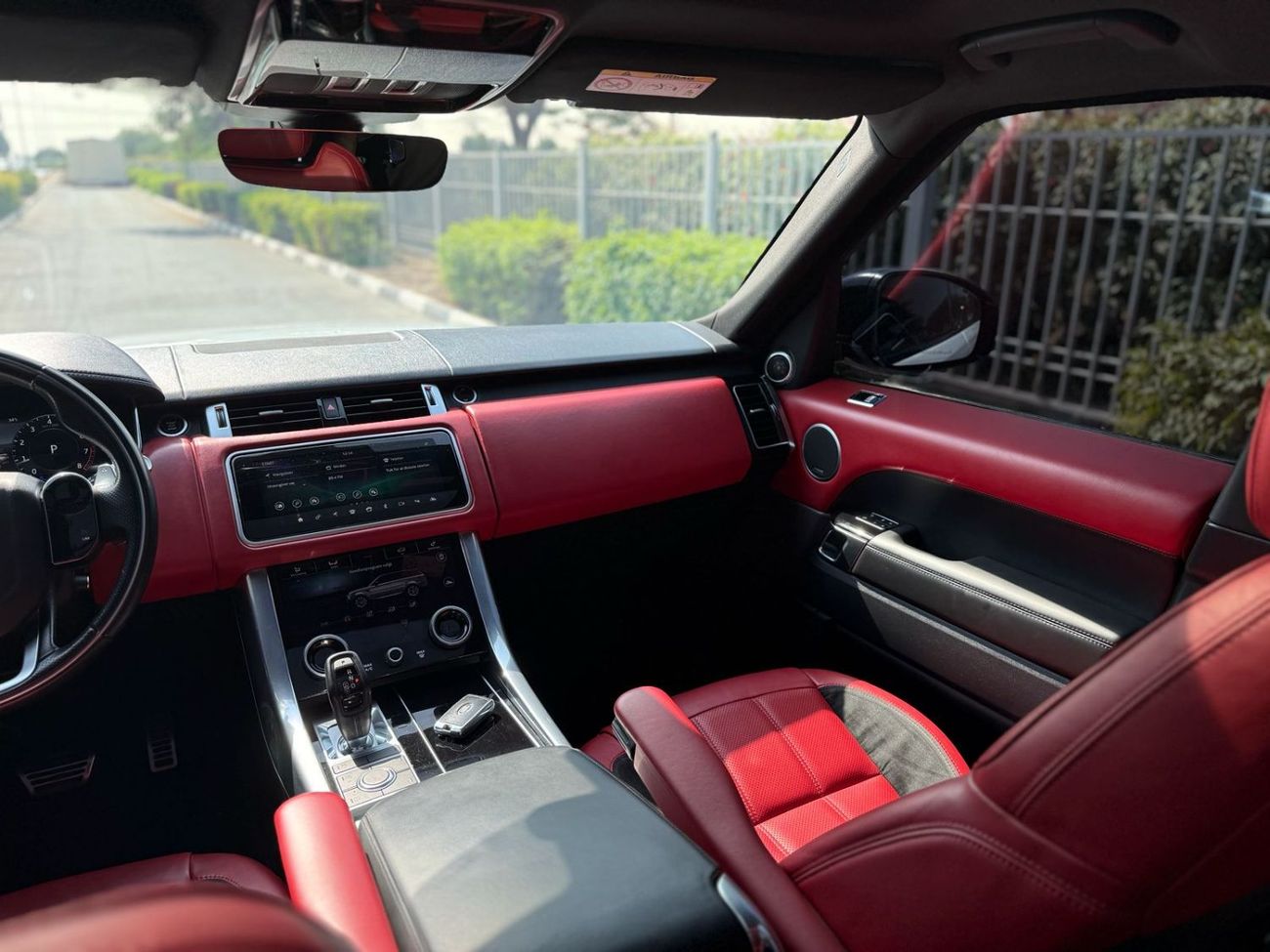 Land Rover Range Rover Sport HSE Dynamic 3.0L RANGE ROVER HSE DYNAMIC 2018 GCC V6 SUPERCHARGED SERVICE HISTORY FULL OPTIONS