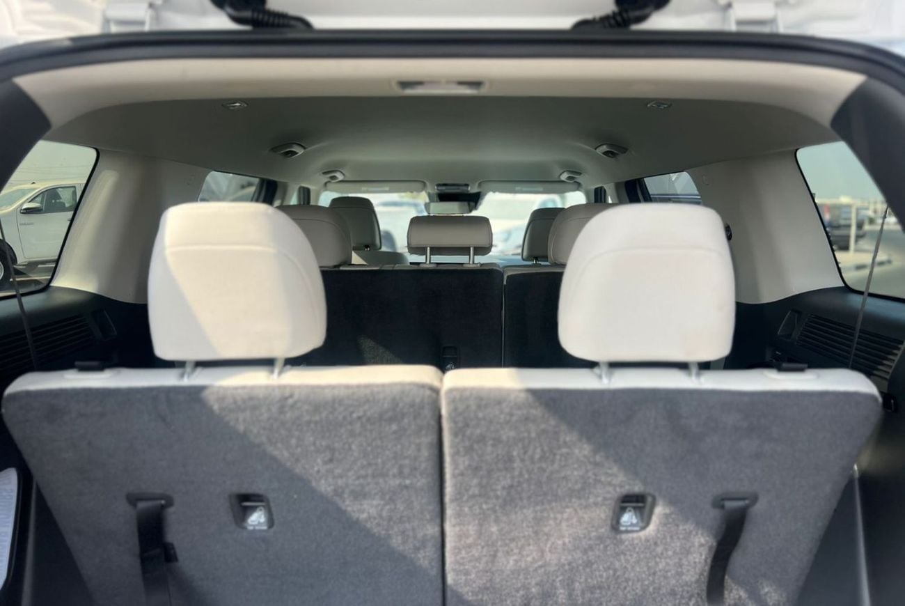 هيونداي سانتا في 2025 Hyundai Santa Fe New Shape 2.5L V4 - SEL Premium - Leather seat - Auto Trunk - 7 Seater - 12000