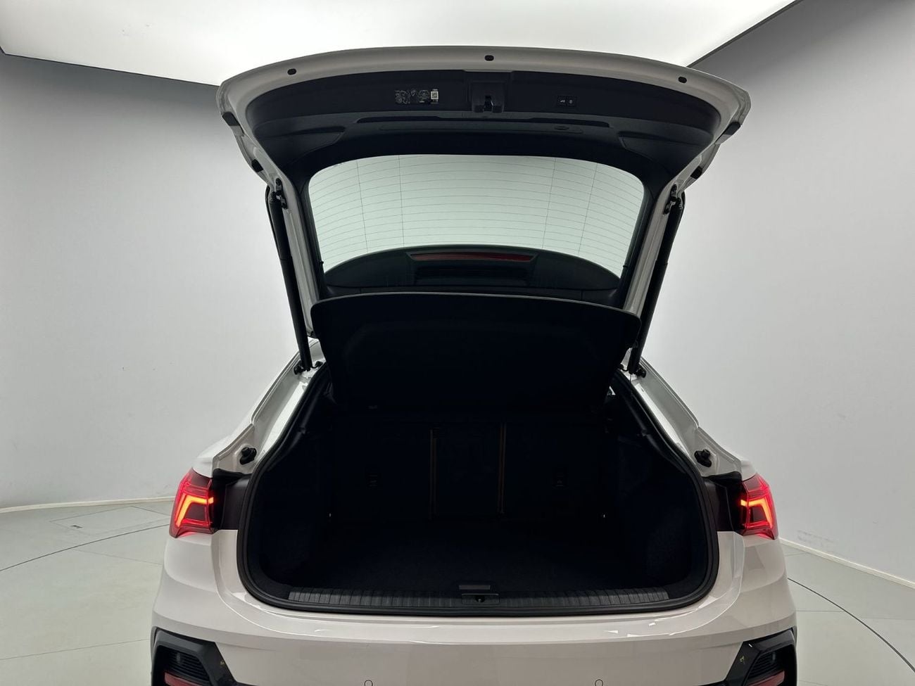 أودي Q3 40 TFSI quattro 2.0L Sportback (Ref# 50433)