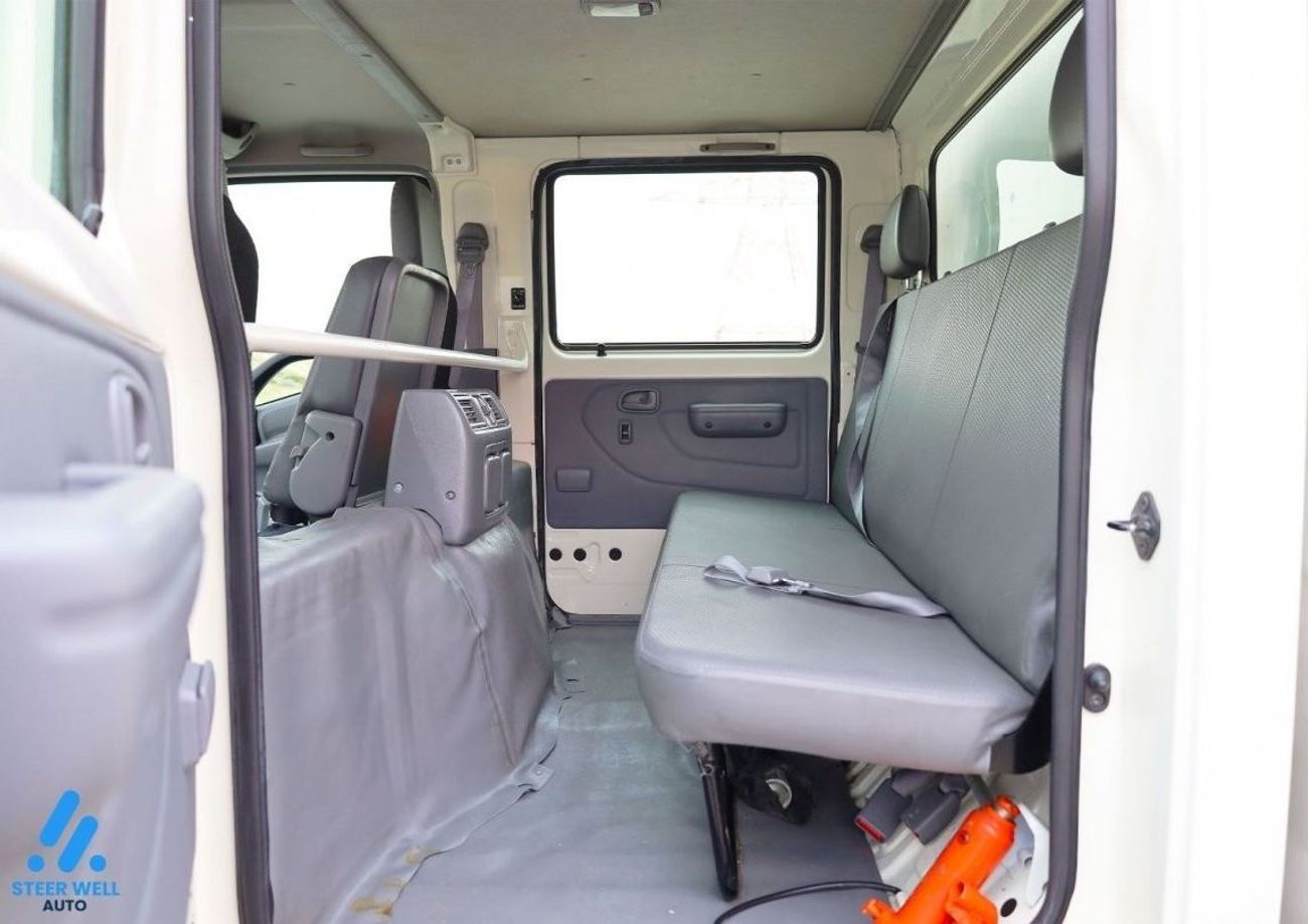 Hino 300 614 / Dual Cab 4.0L RWD / Diesel M/T with Rear AC / Like New Condition / GCC Specs