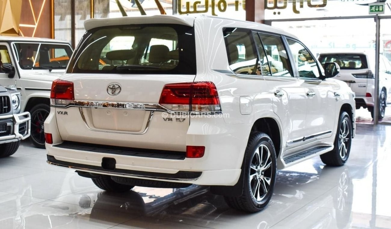 Toyota Land Cruiser TOYOTA LAND CRUISER VXR 5.7L V8 2021 GCC SPECS