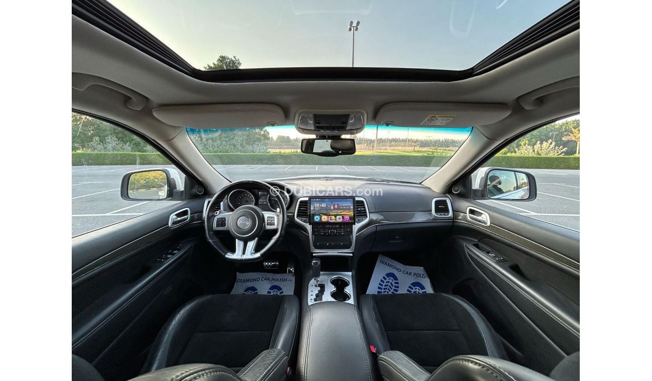 Jeep Grand Cherokee SRT8 Jeep grand cherokee 2013 SRT V8 GCC // orginal paint // Accident Free // Perfect condition