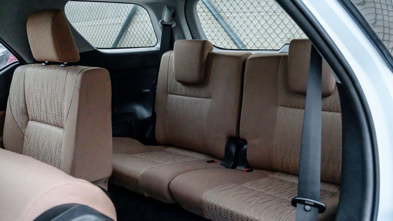 تويوتا فورتونر 2026 Toyota Fortuner GX 2.7 AT Petrol (Silver-Tan) RWD