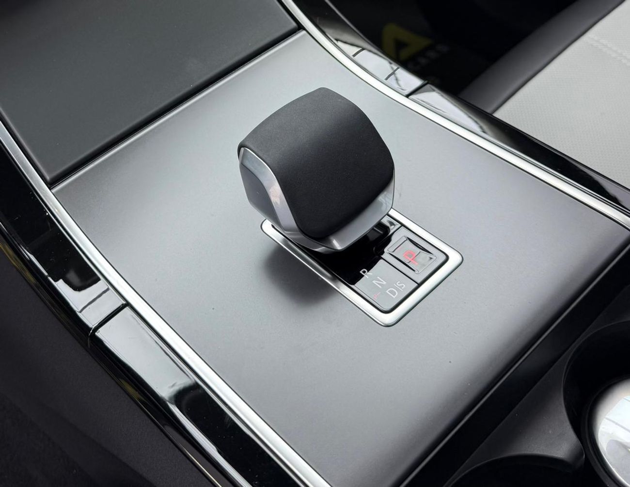 Land Rover Range Rover Velar Dynamic SE P250 2.0L 2025 Range Rover Velar P250 Dynamic SE, 5 Years RR Warranty + Service Pack, Exc