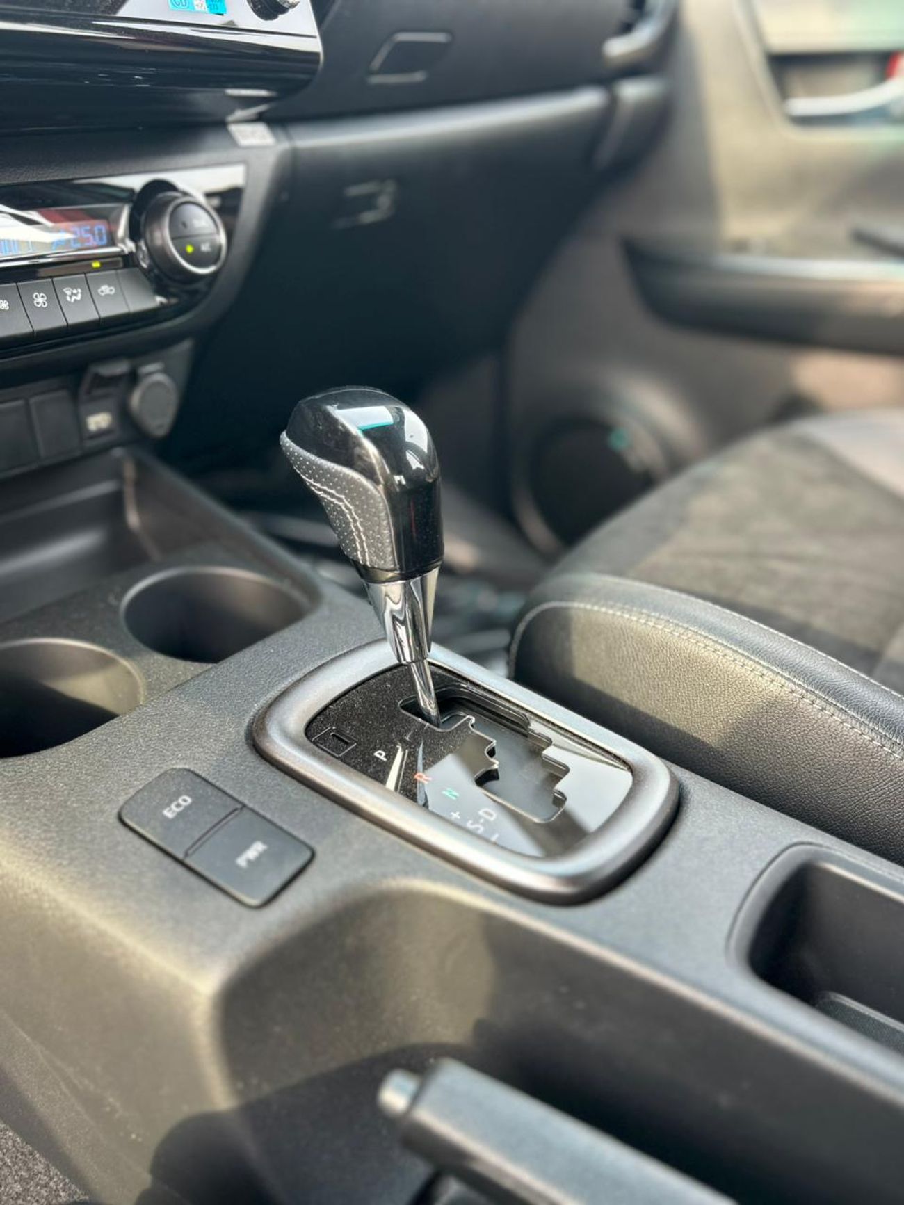 تويوتا هيلوكس Toyota Hilux Toyota Hilux GR Sport 4.0L