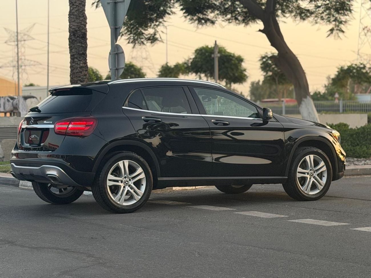 مرسيدس بنز GLA 250 2020 Mercedes-Benz GLA 250 4MATIC | TOP OPTIONS LIKE NEW WITH ONE YEAR WARRANTY