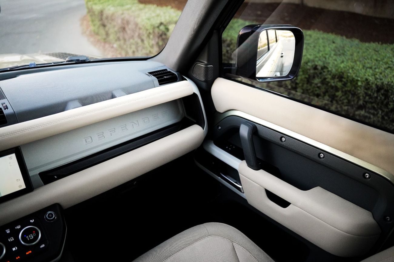 Land Rover Defender P400 110 X-Dynamic SE 3.0L (5 Seater)