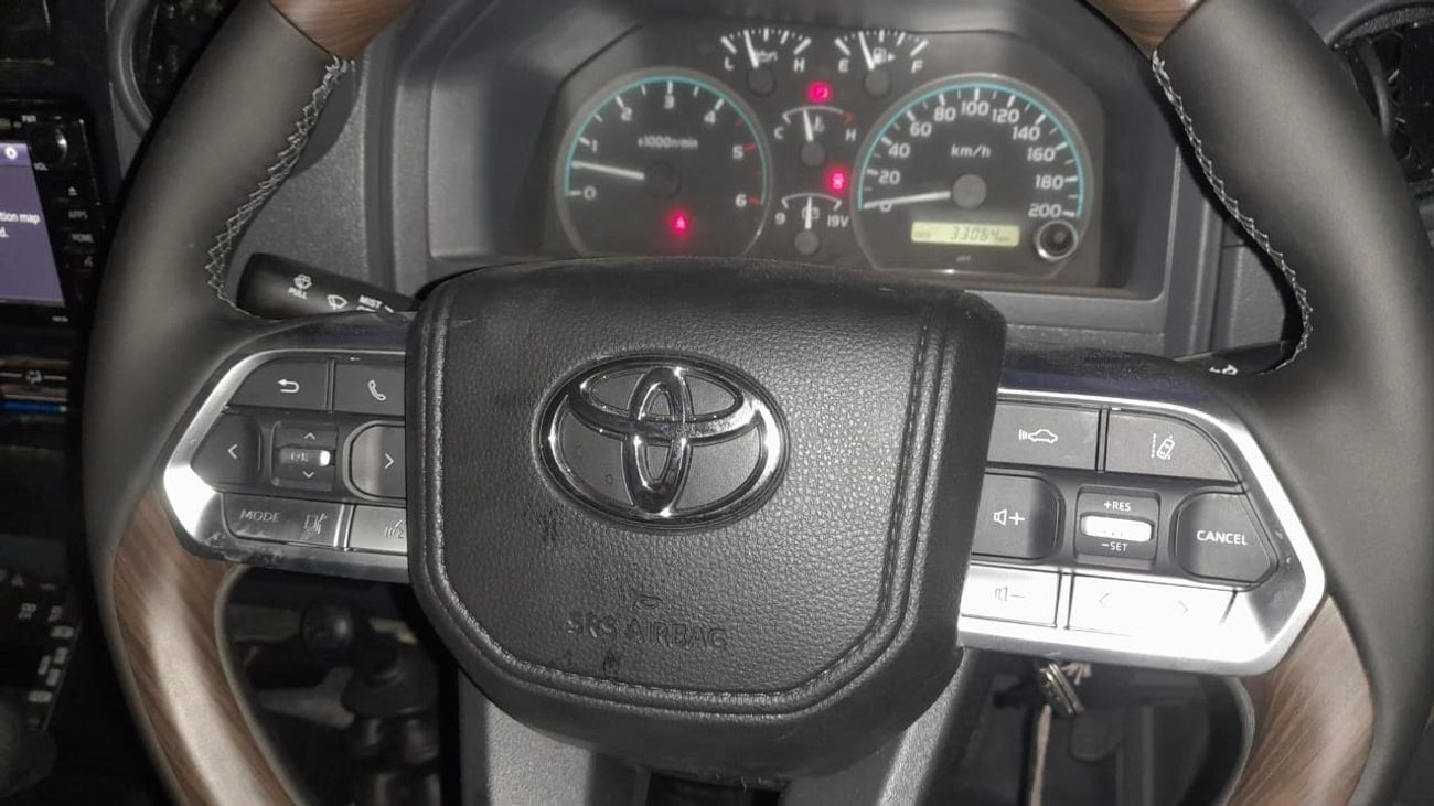 تويوتا لاند كروزر بيك آب V8 MANUAL RHD