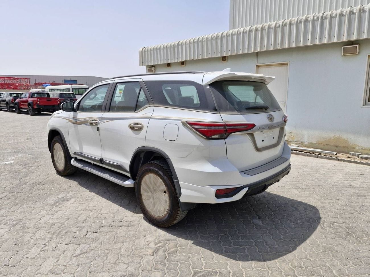 تويوتا فورتونر Fortuner 4x4 4.0L  V6- 25YM