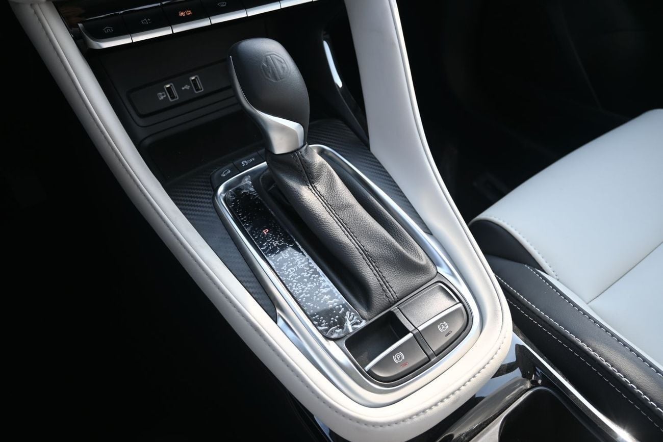 MG ZS MG ZS Luxury 1.5L Petrol Model 2025, Color Silver