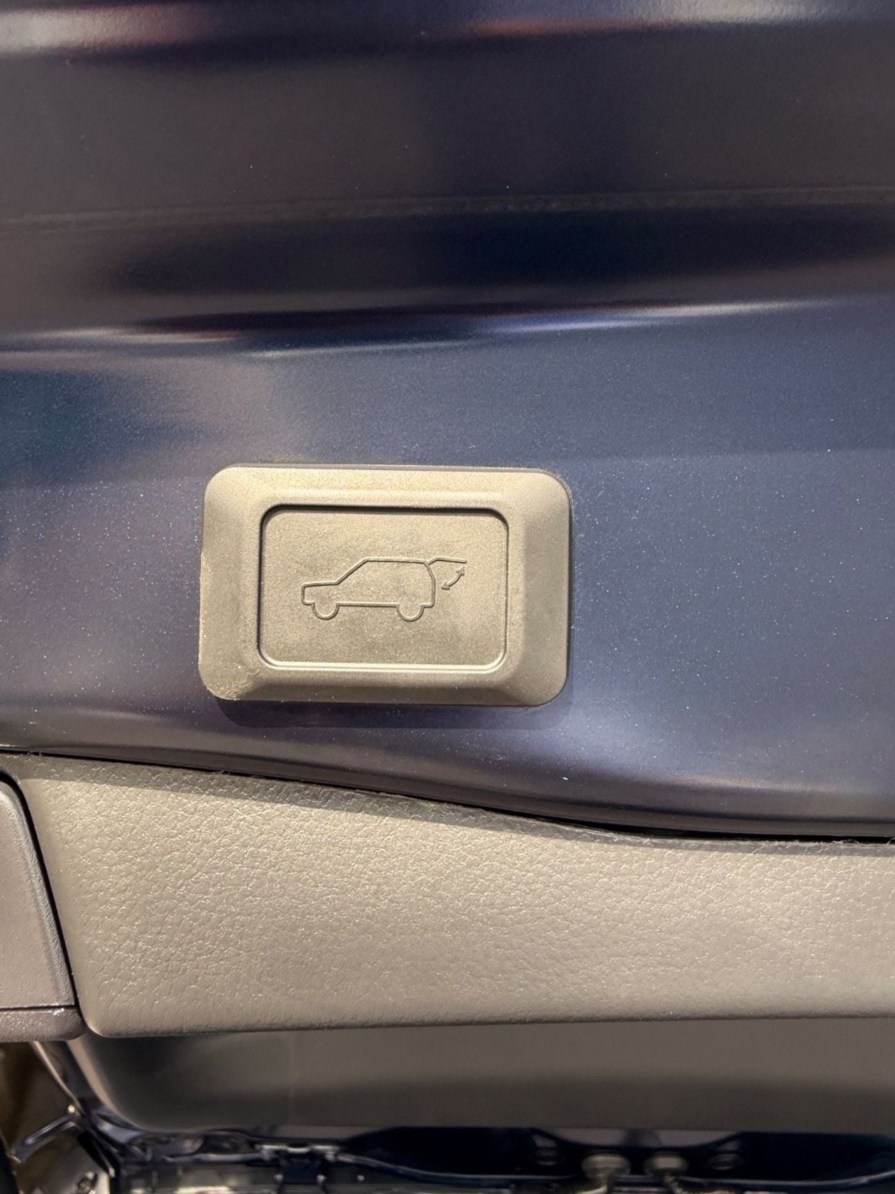 تويوتا راف ٤ Hybrid XLE premium | sunroof, leather seats, push start 2025