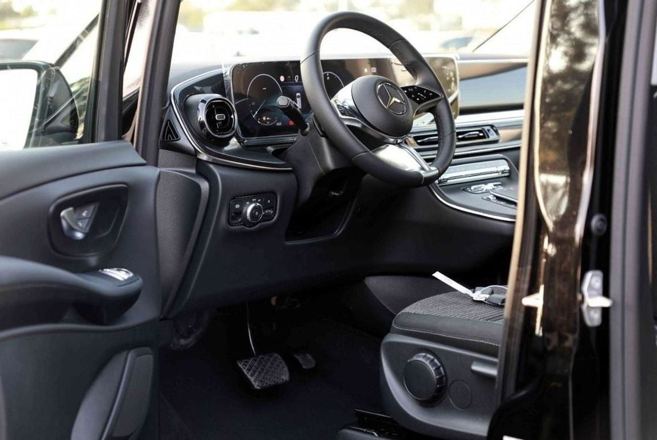 مرسيدس بنز V 300 2025 MERCEDES BENZ V300 EXTRA LONG 2.0 - BLACK inside BLACK | Export Only
