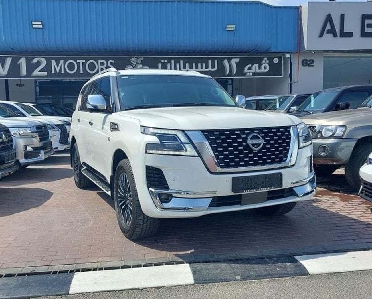 Nissan Patrol NISSAN PATROL LE PLATINUM V8 5YEARS WARRANTY FROM AL ROSTAMANI CONTRACT SERVICE UNTIL 30000 KM