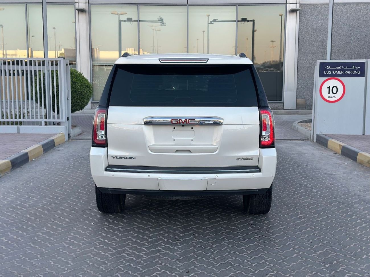 GMC Yukon Denali 6.2L (8 Seater)