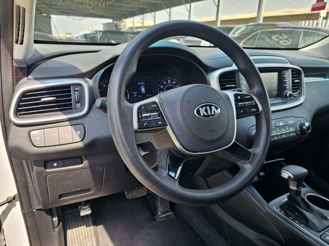 Kia Sorento Base 3.3L FWD