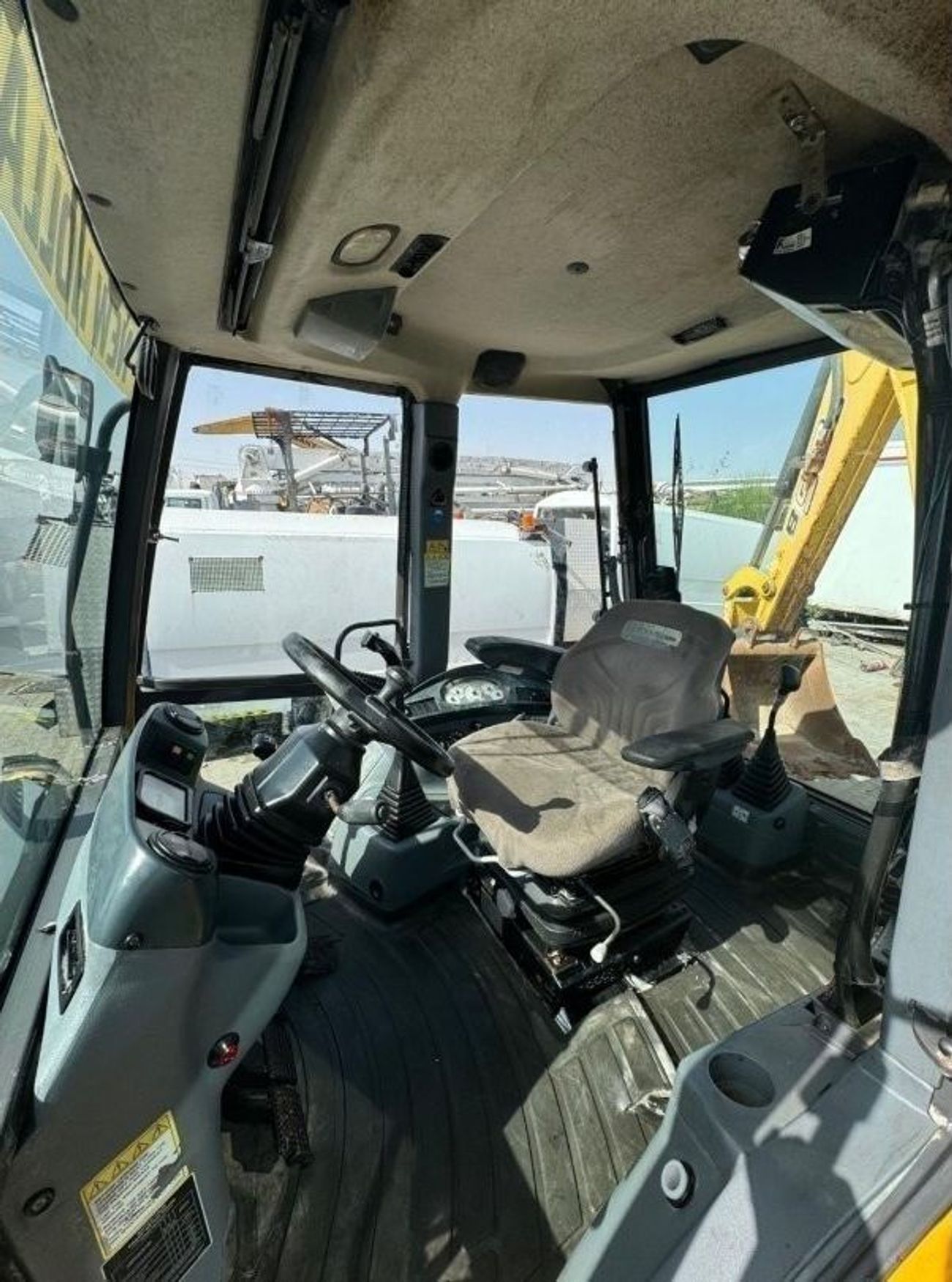 New Holland B90B Gcc space