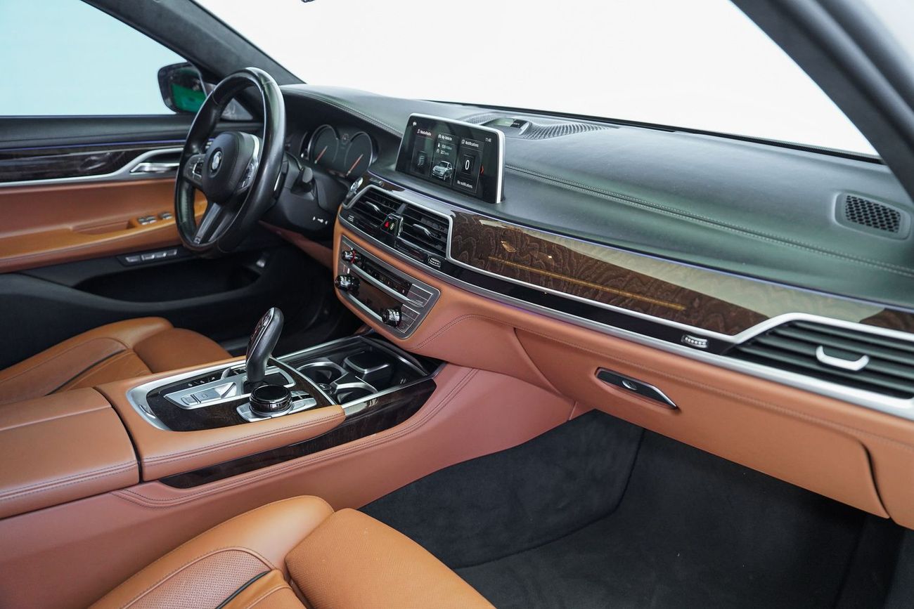 BMW 750Li xDrive 4.4L (523 HP)