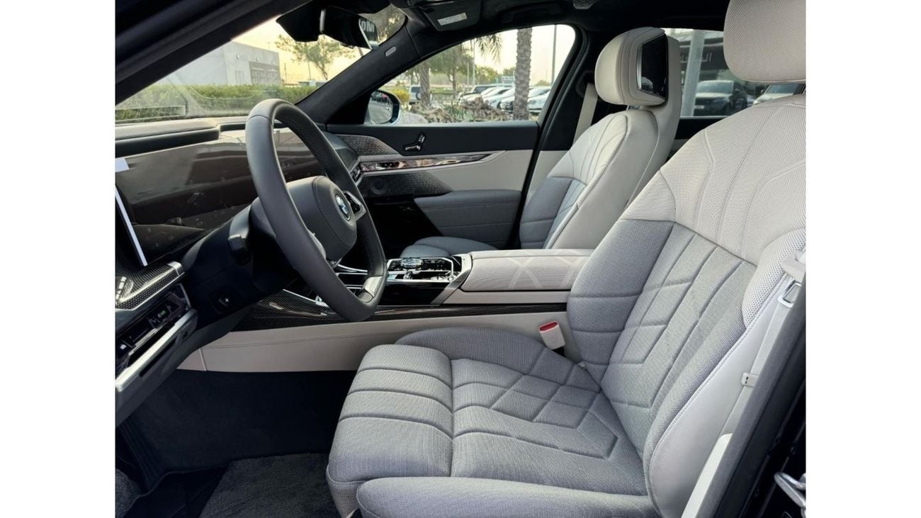 BMW i7 GCC SPEC UNDER WARRANTY AND SERVICE CONTRACT