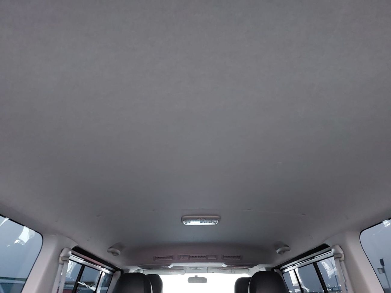 Toyota Hiace TOYOTA HIACE VAN RIGHT HAND DRIVE(PM83099)