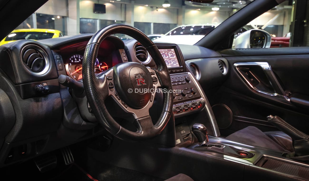 نيسان جي تي ار