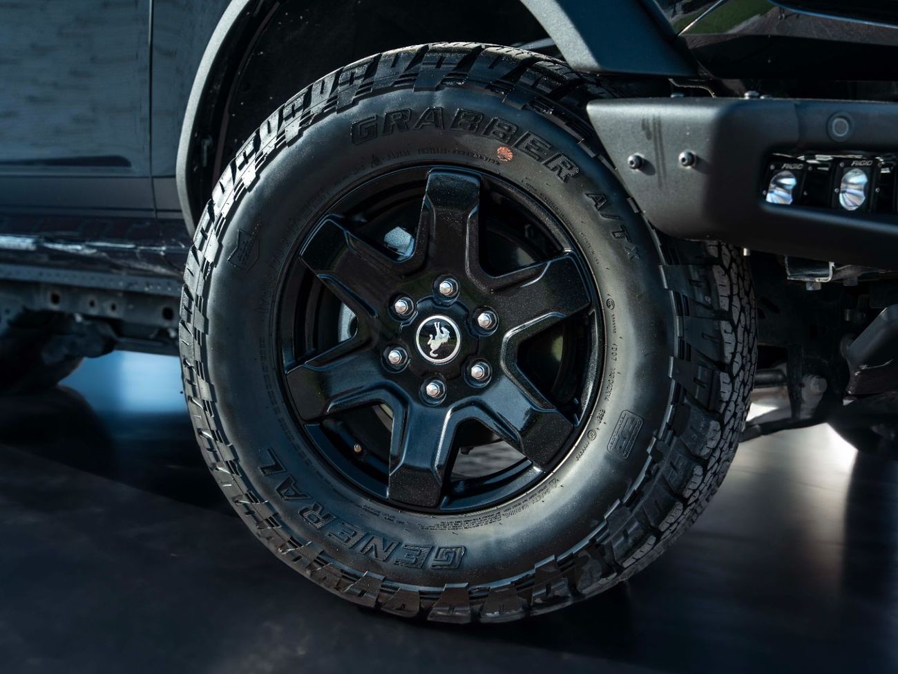 فورد برونكو Wildtrak 2.7L (4 Seater)