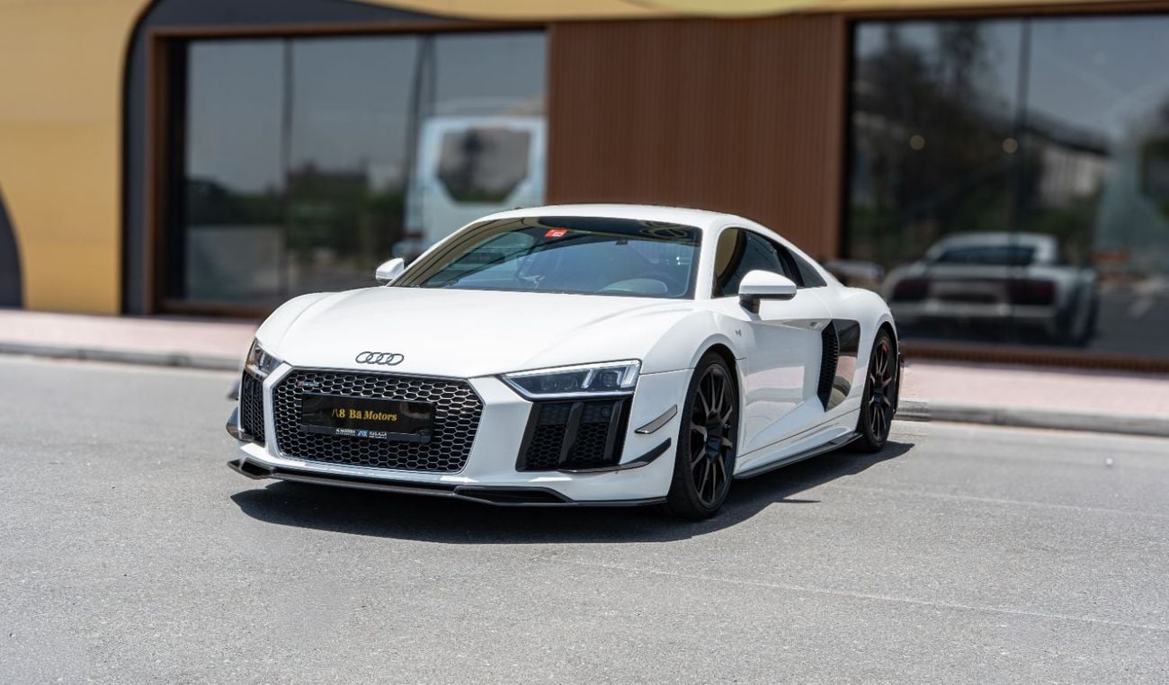 Audi R8 V10 PLUS GCC Specs | Very Clean And Low Mileage | Carbon Package