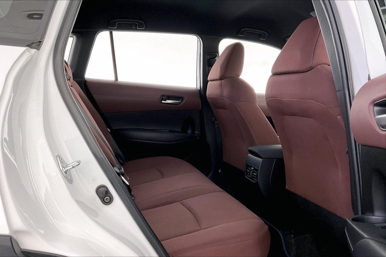 تويوتا كورولا كروس XL | عرض العيد الحصري | خالية من أضرار الفيضانات