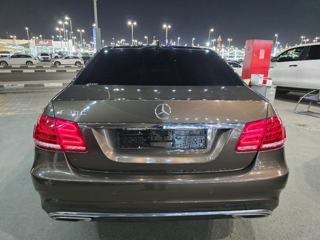 Mercedes-Benz E300 MERCEDES BENS E300 2014 GCC V6 ENGINE 3.5L clean car without accident without paint no any work requ