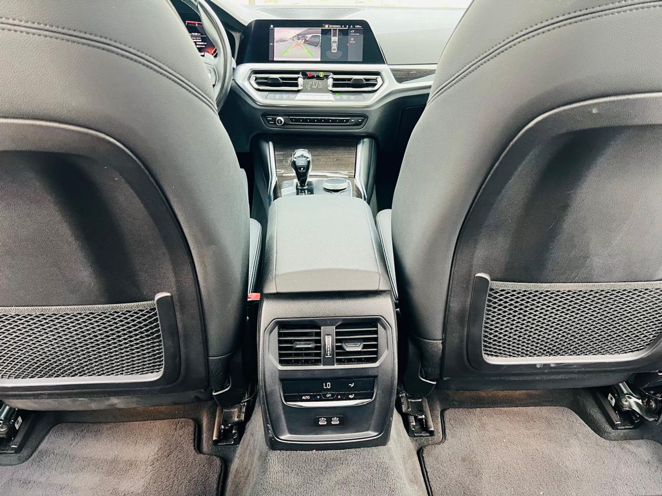 بي أم دبليو 330i Std 2.0L