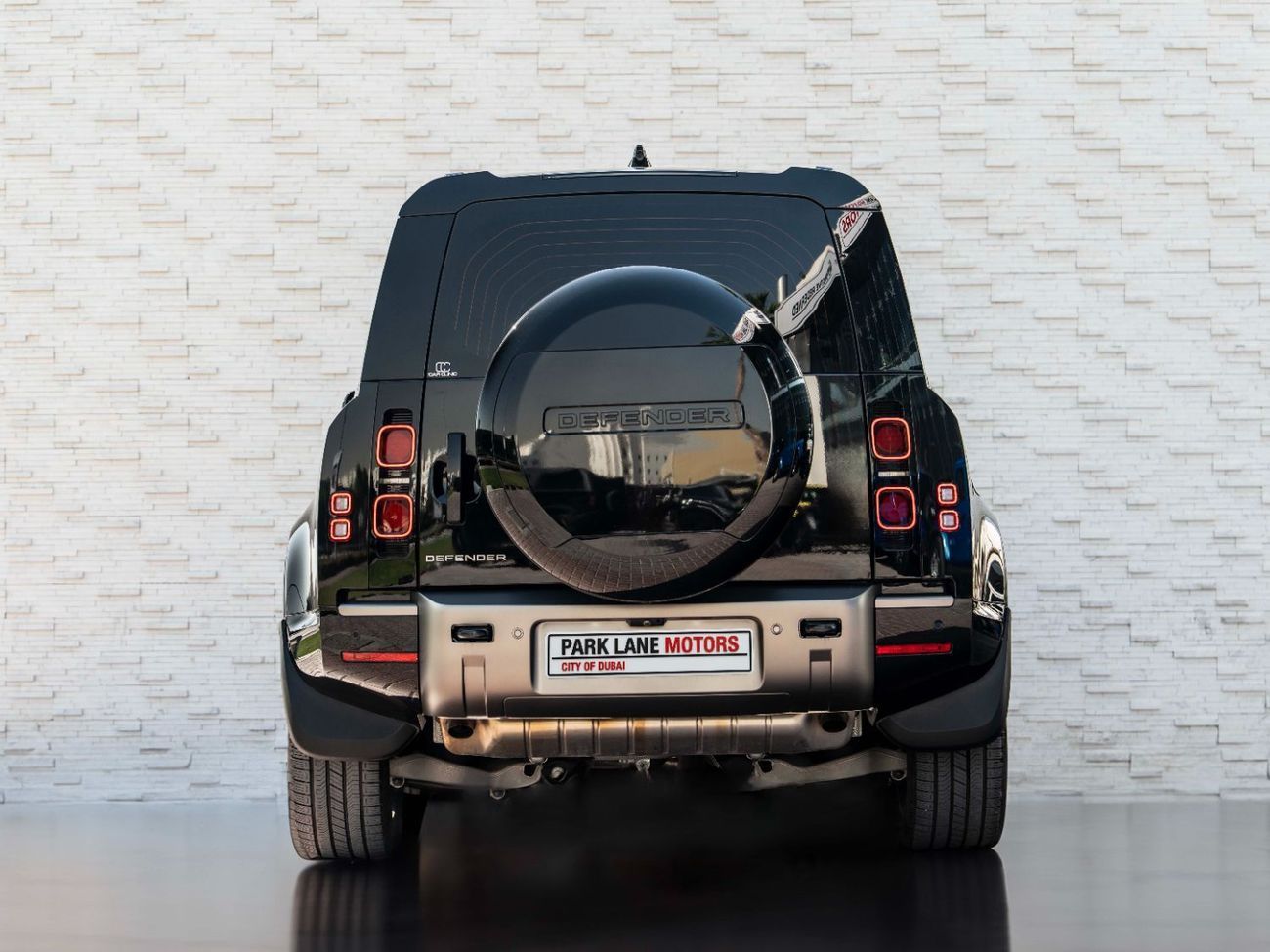 Land Rover Defender TOP P400 110 HSE 3.0L (5 Seater)
