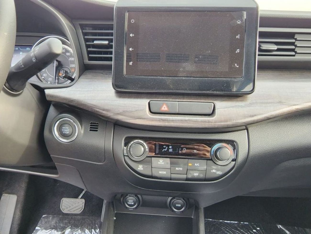 Suzuki Ertiga Suzuki ERTIGA 1.5L Petrol, SUV, FWD, 5Doors Color Silver Model 2024