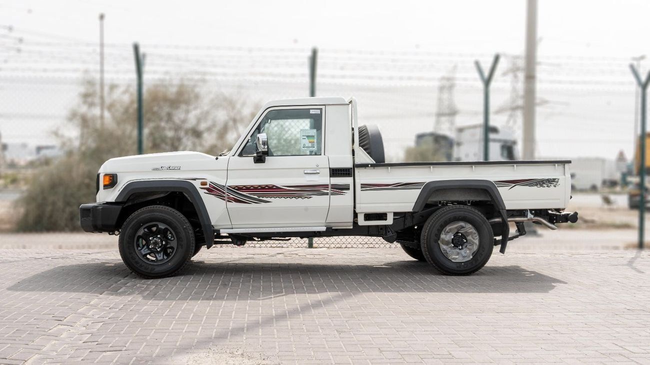 Toyota Land Cruiser Pick Up 2026 Toyota LC79 2.8L MT Diesel (white-Brown)