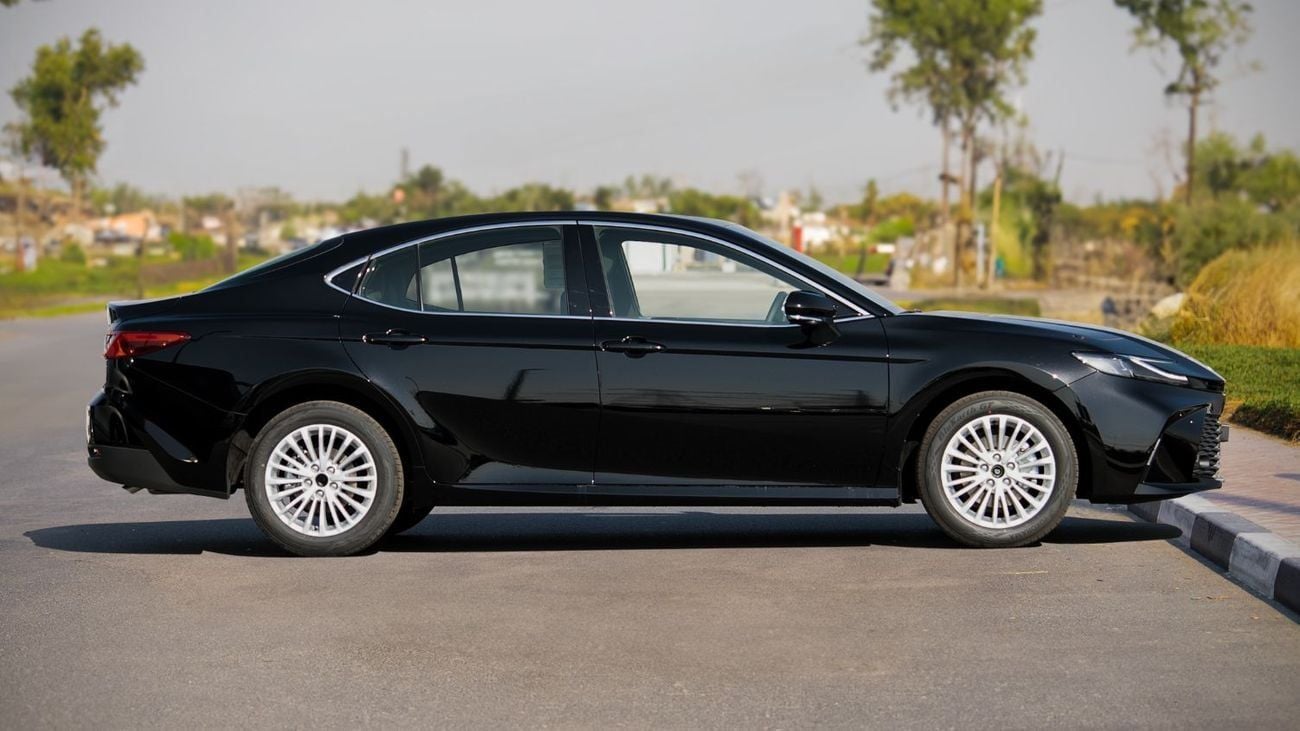 تويوتا كامري LE 2.5L - Black Inside Black