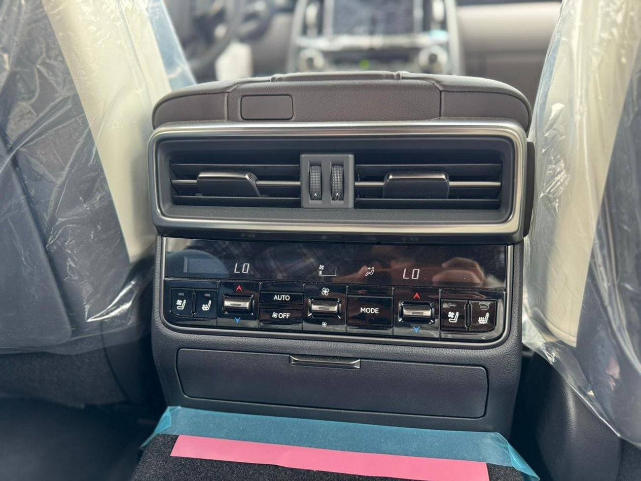 لكزس LX 700h SIGNATURE