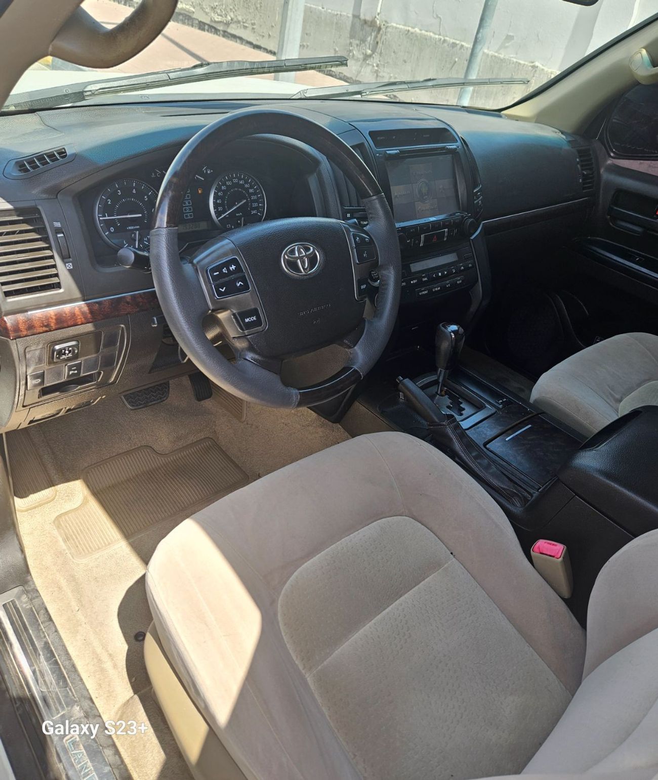 Toyota Land Cruiser model 2009 v6