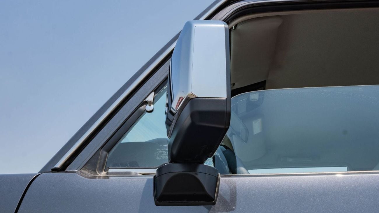 تويوتا لاند كروزر 70 2026 Toyota Land Cruiser LC71 4.0L AT Petrol Full Option (Grey-Brown)