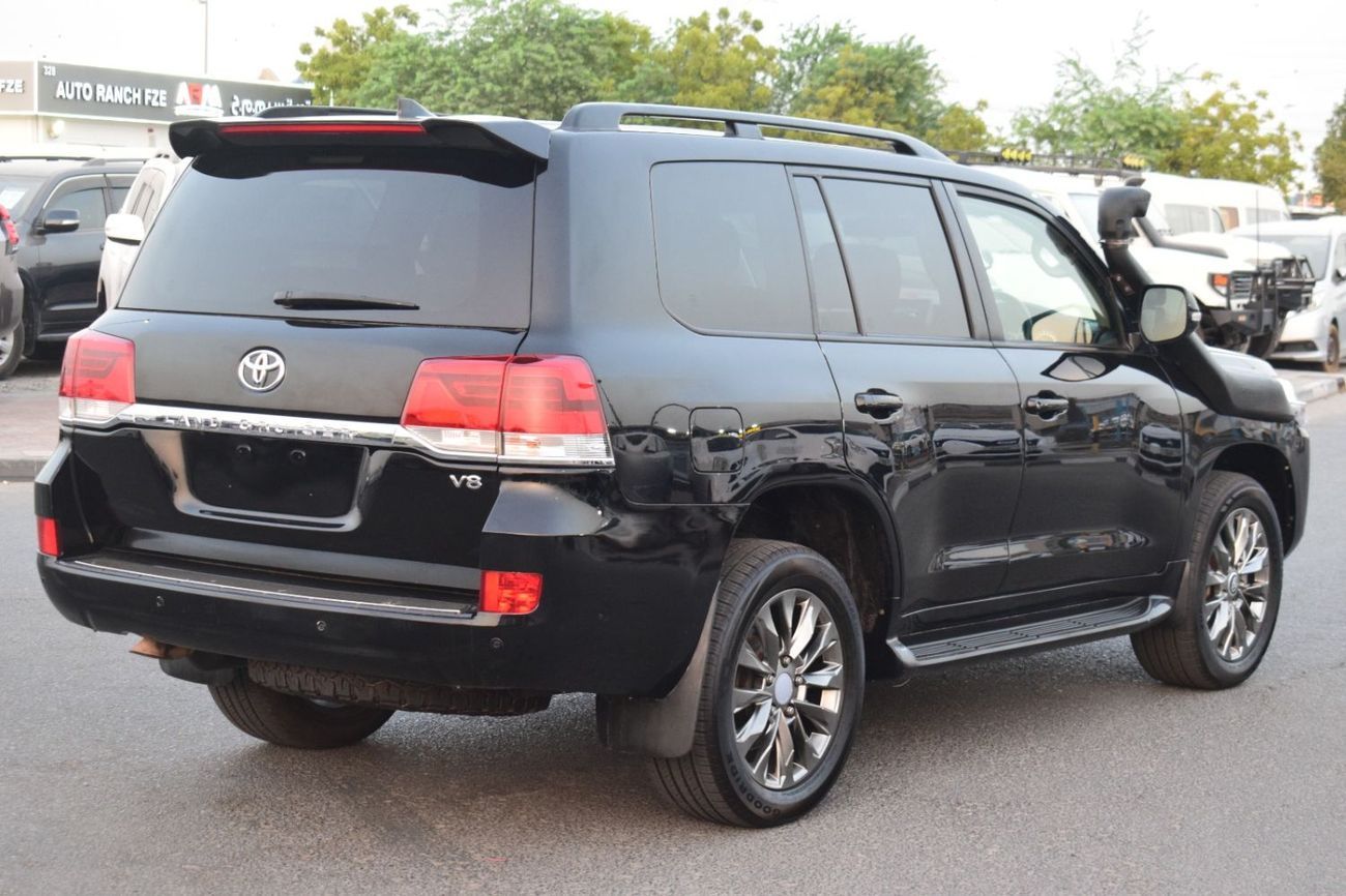 تويوتا لاند كروزر 2021 TOYOTA LAND CRUISER V8 FULL OPTION