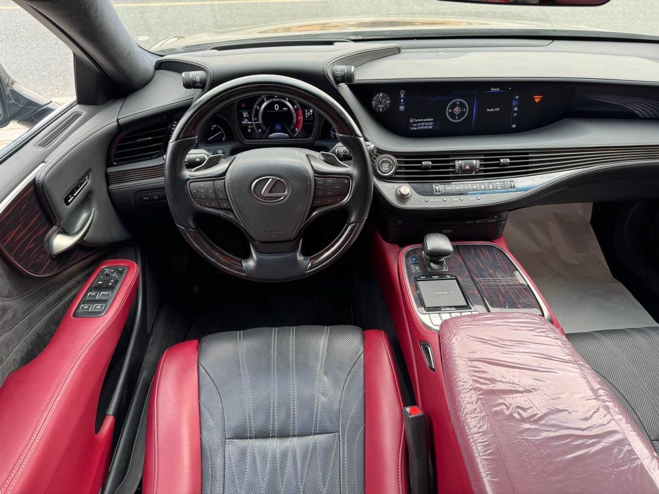 لكزس LS 500 محرك V6 سعة 3.5 لتر / أعلى المواصفات لكبار الشخصيات / كاميرات 360 درجة / تدليك لجميع المقاعد / بحالة