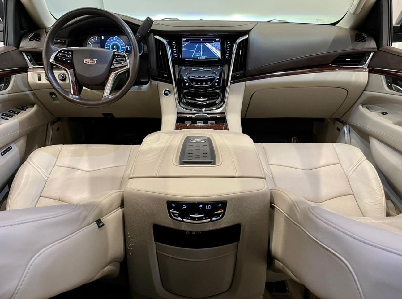 كاديلاك إسكالاد 2016 Cadillac Escalade Platinum, Full Cadillac Service History, Warranty, GCC
