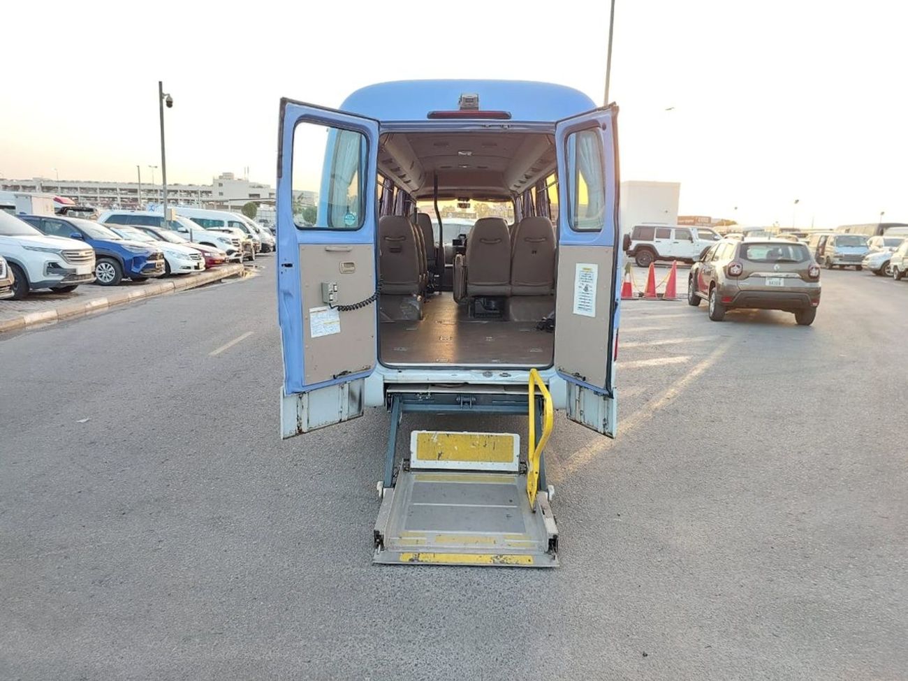 Toyota Coaster TOYOTA COASTER BUS RHD 1997 MODEL 4.1 L DIESEL AUTOMATIC(PM02631)