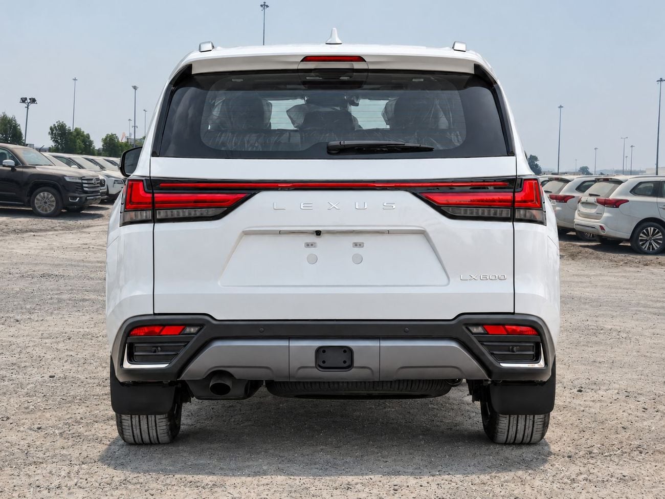 لكزس LX 600 URBAN ECTAV0002 - لكزس LX600 أوربان 2026 - محرك بنزين 3.5 لتر، ناقل حركة أوتوماتيكي - لون أبيض مع مقصورة د